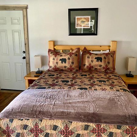 Island Park Lodge Екстериор снимка
