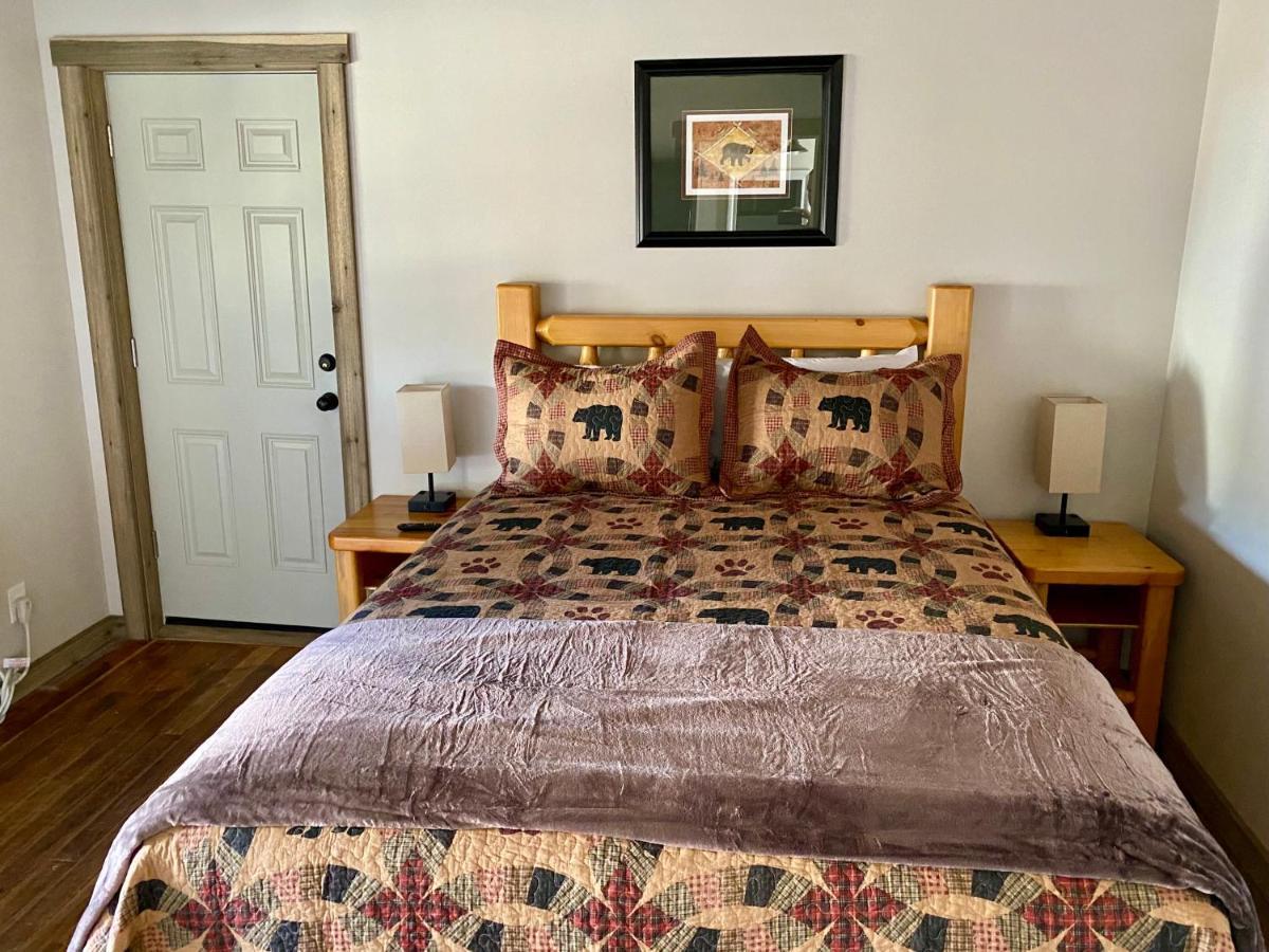 Island Park Lodge Екстериор снимка